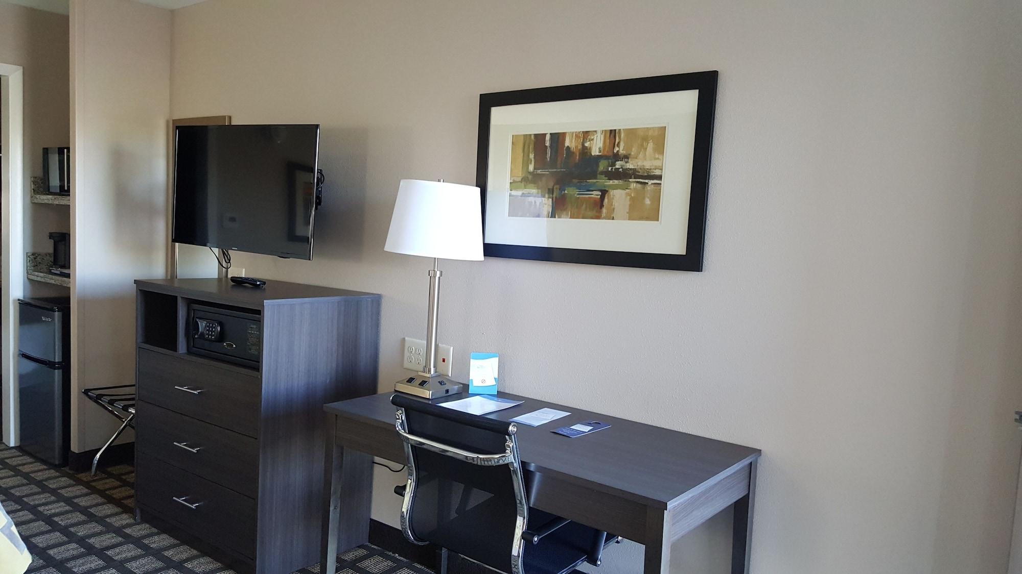 Baymont By Wyndham Hotel Clarksville